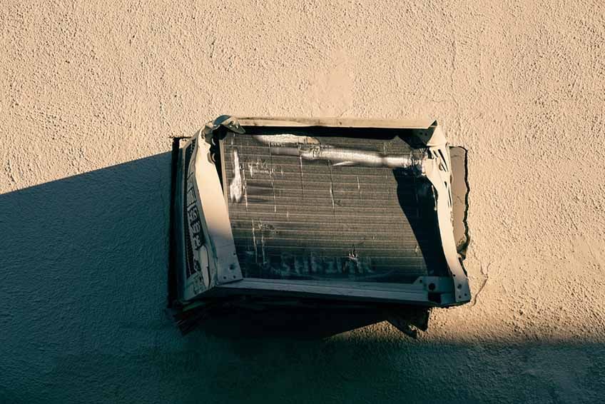 Worn-out air conditioning unit